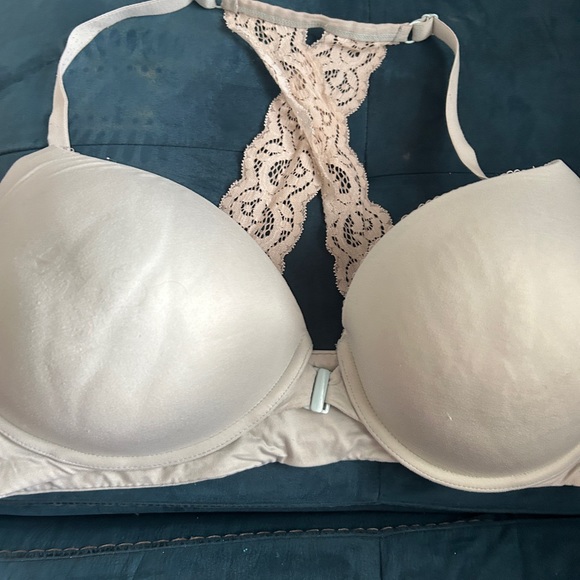 Victoria Secret bras - Picture 10 of 16